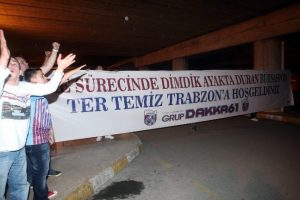 Bursaspor'u Trabzonspor taraftarı karşıladı