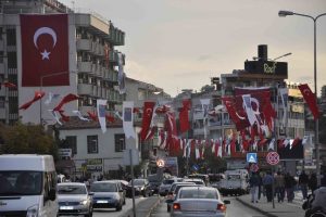 Kuşadası 29 Ekim i&ccedil;in s&uuml;slenmeye başlandı