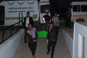Adana'da trafik kazası :1 &ouml;l&uuml;, 2 yaralı