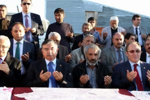 Bakan Yılmaz, şehit ailesini ziyaret etti