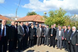 K&uuml;sk&uuml;n aileler, protokol&uuml;n araya girmesiyle barıştı