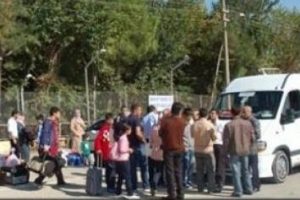 Herkes şaştı kaldı! Yolcu otob&uuml;s&uuml;nde garip bir olay