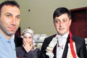 Uyanık damat d&uuml;ğ&uuml;n salonuna POS cihazı getirdi