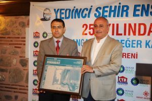 Semih Pala'ya 'Osmangazi&acute;ye değer katanlar' &ouml;d&uuml;l&uuml;