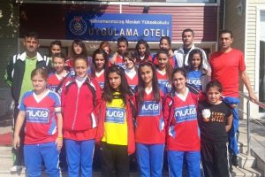 Yıldız Kızlar T&uuml;rkiye Şampiyonası'nda heyecan s&uuml;r&uuml;yor