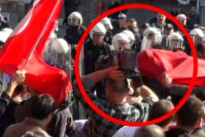 T&uuml;rk bayrağı a&ccedil;tı, b&ouml;yle tekme yedi