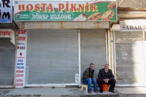 Y&uuml;ksekova'da esnaf kepenk a&ccedil;madı