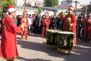 Mehteran takımının g&ouml;sterisi b&uuml;y&uuml;k ilgi g&ouml;rd&uuml;