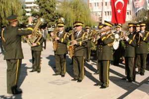 Askeriye bando takımından mini konser