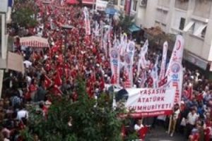 İzmir halkı vaktinden erken toplandı