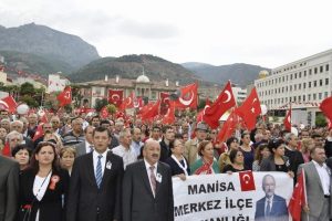 Manisa'da Cumhuriyet y&uuml;r&uuml;y&uuml;ş&uuml;