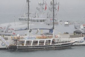 Arabalı feribot, gezi teknesine &ccedil;arptı