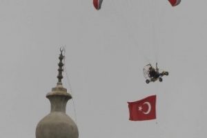 Paramotorlu Cumhuriyet Bayramı kutlaması