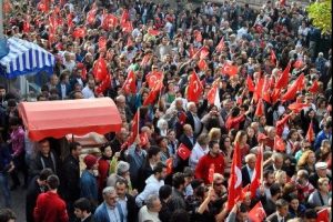 Eskişehir'de Cumhuriyet y&uuml;r&uuml;y&uuml;ş&uuml;