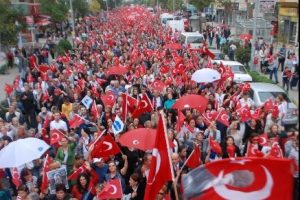 On bin Yalovalı Cumhuriyet i&ccedil;in y&uuml;r&uuml;d&uuml;