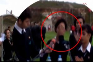 Liseli kız g&ouml;zyaşlarını tutamadı