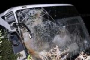 Yolcu otob&uuml;s&uuml; yoldan &ccedil;ıktı: 1'i ağır 19 kişi yaralandı