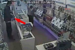 Telefon hırsızlarına polisten su&ccedil;&uuml;st&uuml;
