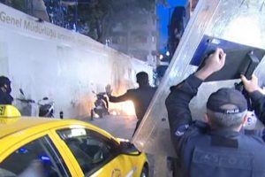 İstiklal Caddesi'nde de olaylar &ccedil;ıktı