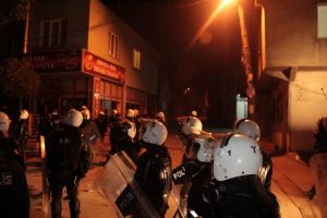Komandolar gerginliğin yaşandığı mahallede