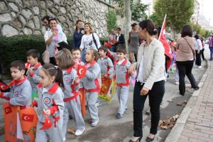 İlk &Ccedil;izgili miniklerden Cumhuriyet coşkusu