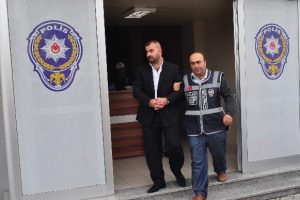 İki kişiyi silahla yaralayan şahıs teslim oldu