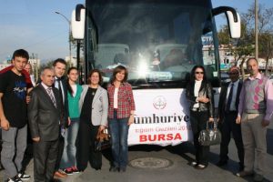 Bursalı &ouml;ğrencilerden Cumhuriyet'e yolculuk