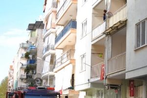 &Ccedil;akmakla oyun az daha evi yakıyordu