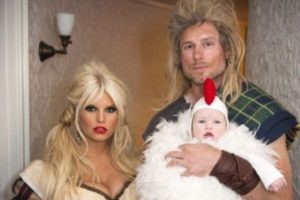 Jessica Simpson'dan g&ouml;renleri şaşırtacak poz