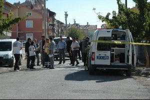 Karı koca &ouml;ld&uuml;r&uuml;lm&uuml;ş olarak bulundu