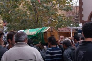 Lise &ouml;ğrencisi toprağa verildi