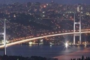 &Ccedil;ılgın aşık İstanbul'un trafiğini kilitledi