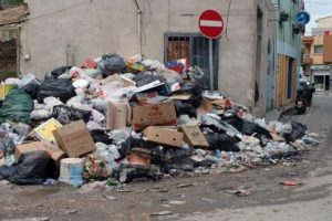 &Ccedil;&ouml;plerin toplanmaması halkı sokağa d&ouml;kt&uuml;