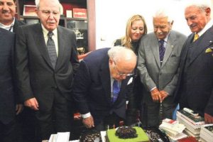 88'nci yaşını kutlayan Demirel'e &ccedil;ift başlılık soruldu