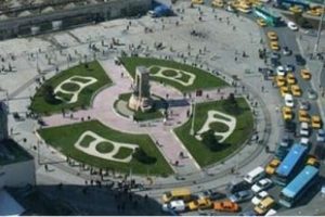 Polis Taksim Meydanı'nda &ouml;yle bir şey buldu ki...