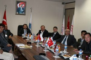 Kırgız y&ouml;neticiler, T&uuml;rkiye'nin ilk OSB'sini yerinde inceledi