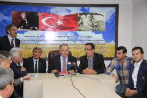 "Padişah ne derse vekiller onu yapıyor"