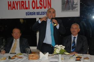Fak&uuml;lte binası i&ccedil;in bir araya geldiler