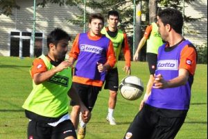 Adanaspor'un Bolu kampı s&uuml;r&uuml;yor