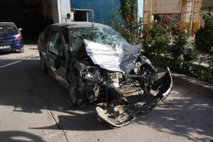 &ccedil;aldığı otomobille &ouml;l&uuml;me gitti