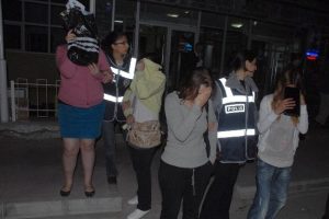 Eskort kızlara polis g&ouml;zaltısı