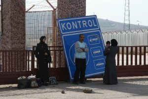 İhtiya&ccedil; malzemelerini Suriye'ye g&ouml;t&uuml;r&uuml;yorlar