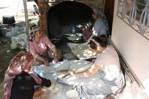 K&ouml;yl&uuml; kadınlardan "g&ouml;zleme" dayanışması