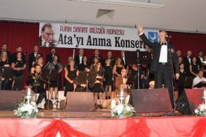 Aliağa, Atat&uuml;rk'&uuml; sevdiği şarkı ve t&uuml;rk&uuml;lerle andı