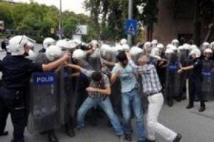 Başbakanlığa y&uuml;r&uuml;yen gruba m&uuml;dahale