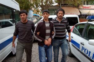 Sigara hırsızları yakalandı