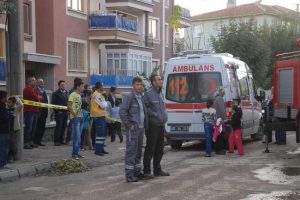 Apartmanın yakacak deposunda yangın