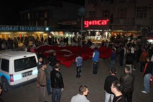 Bursalı gen&ccedil;lerden yaşanan olaylara tepki