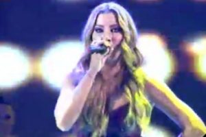 İvana Sert Beyaz Show'da t&uuml;rk&uuml; s&ouml;yledi