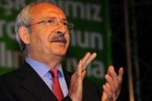 Kılı&ccedil;daroğlu'nun y&uuml;z&uuml;n&uuml; '&ccedil;i&ccedil;ek' &ccedil;izdi